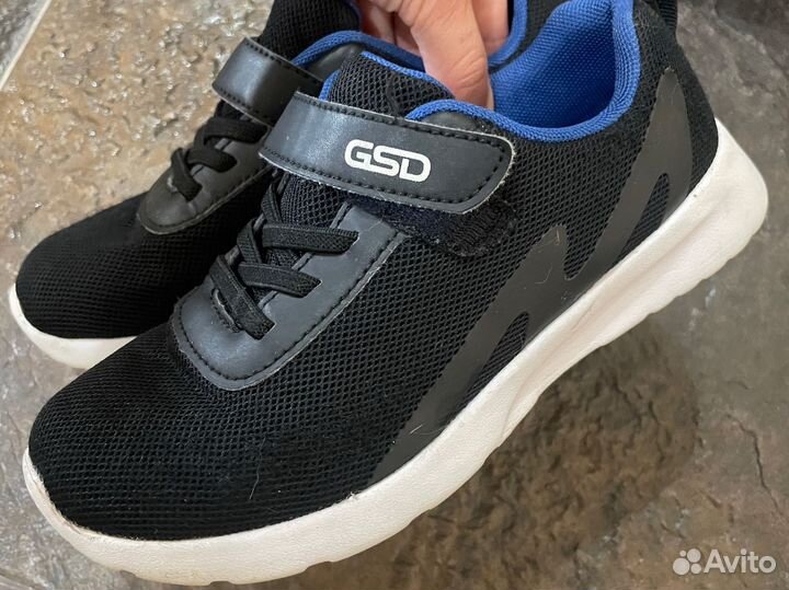 Кроссовки детские 32р