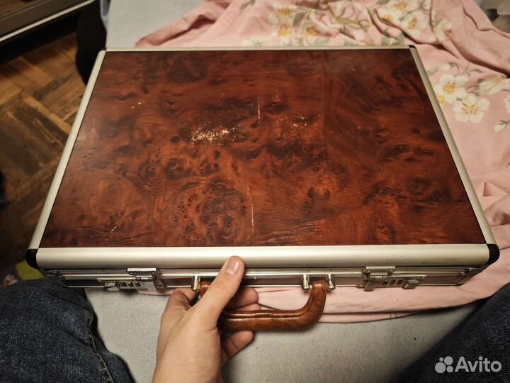 Набор кухонных ножей в кейсе