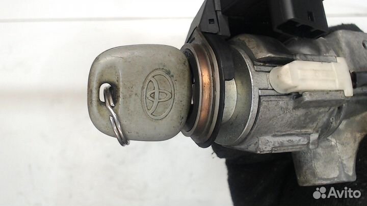 Замок зажигания Toyota Avensis 2, 2006