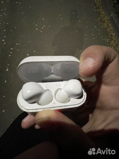 Wireless earbuds