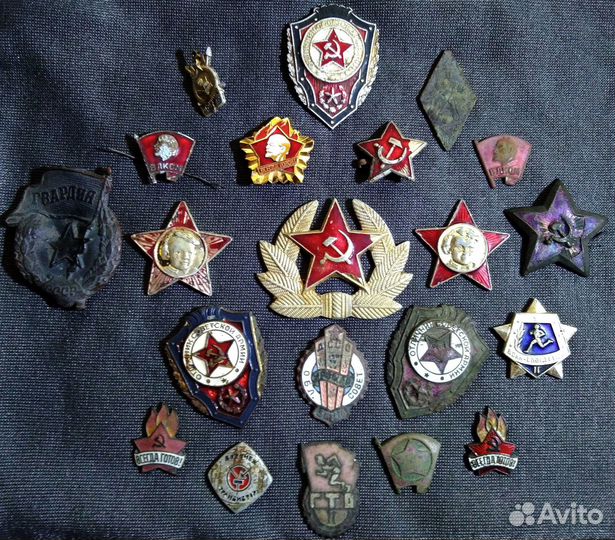 Набор значков и знаков отличия