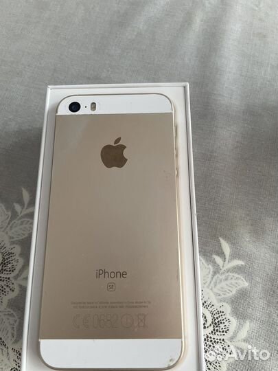 Телефон iPhone SE