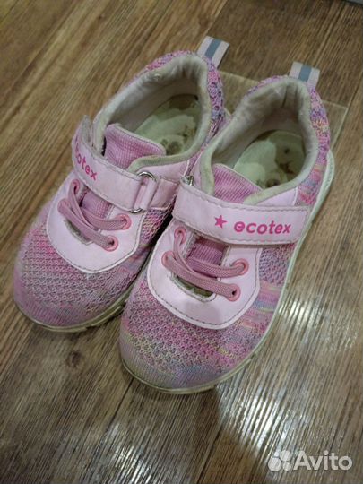 Кроссовки для девочки
