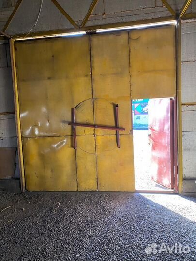 Ворота гаражные б/у утеплённые с калиткой