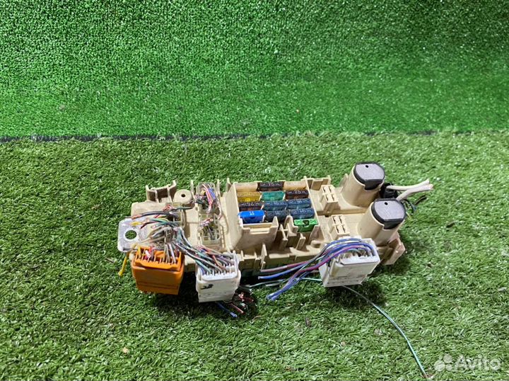 Блок предохранителей Toyota Mark 2 JX 80,81