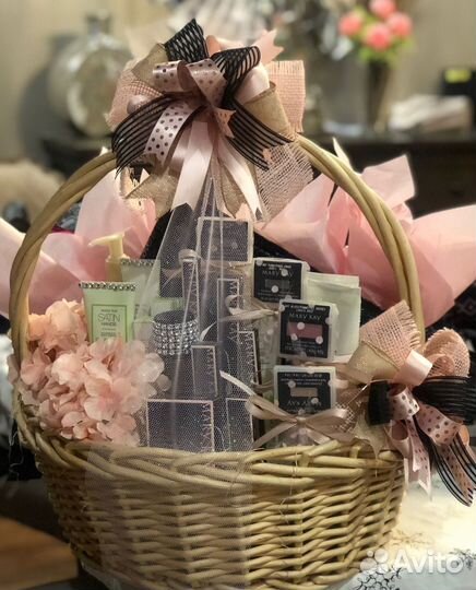 Подарочный набор в корзине