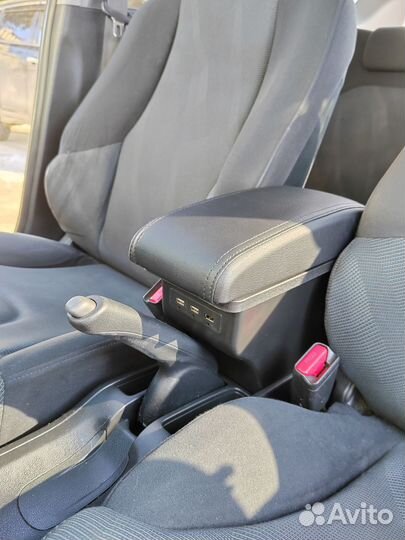 Подлокотник Honda Fit 2008-2013