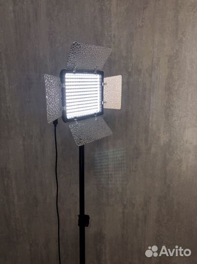 Видеосвет Yongnuo + штатив