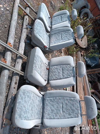 Продам сиденья Nissan r'nesss