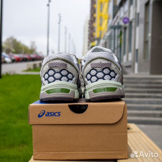 Кроссовки женские asics