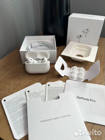 Apple Watch 8 + AirPods Pro 2