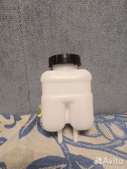 Бачек для для тормозной жидкости