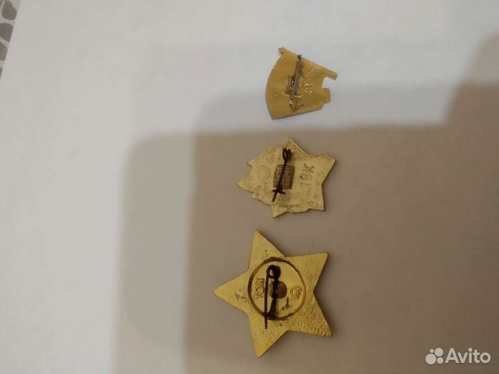Значки: октябренка, пионера, комсомольца