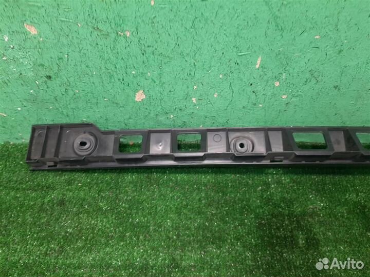 Кронштейн бампера заднего volkswagen Golf Plus 20