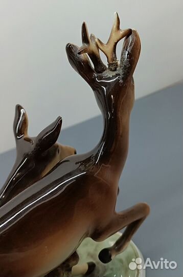 Бегущие олени фарфоровая статуэткa Royal Dux