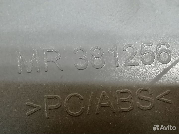 Накладка центральной консоли Mitsubishi Carisma DA