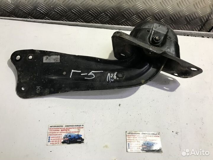 Рычаг задний продольный левый Фольксваген Гольф 5