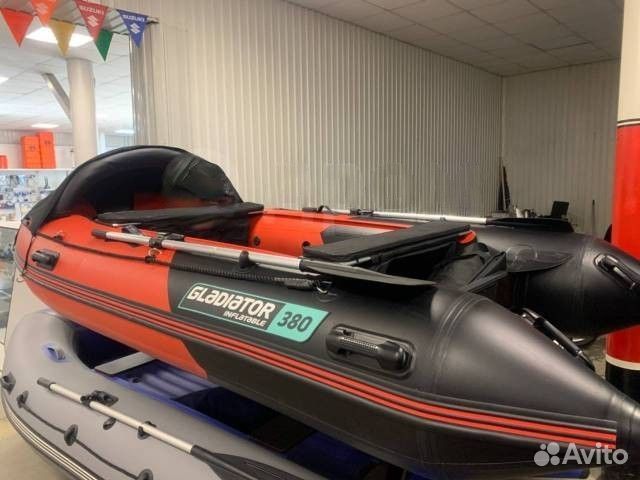 Лодка пвх Gladiator E380 PRO красно/черный