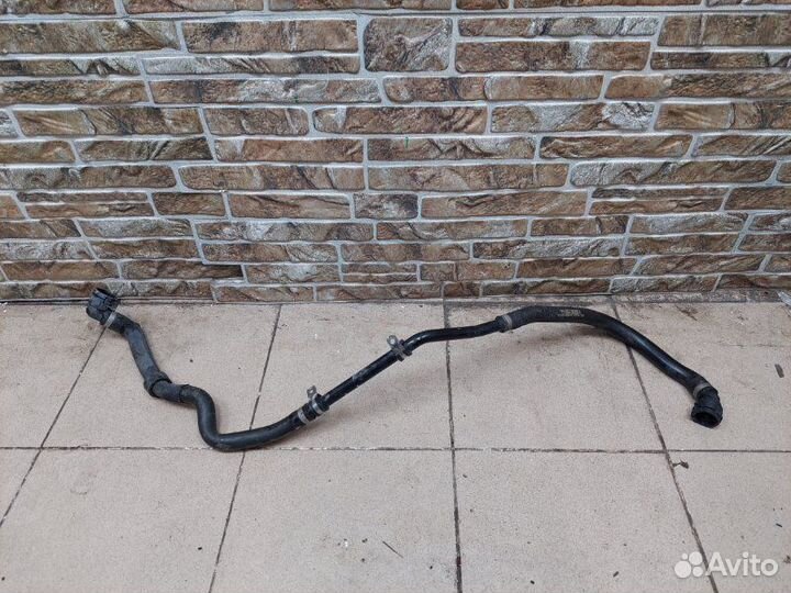 Патрубок системы охлаждения Mercedes-Benz E-Class