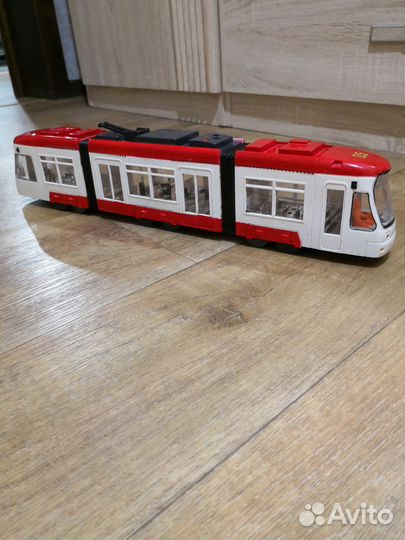 Игрушка трамвай