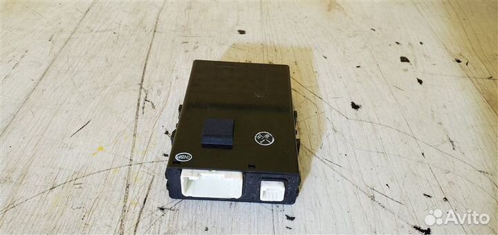 Блок электронный Toyota Land Cruiser 200 4.5