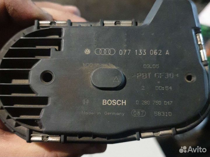 Дроссельная заслонка фольцваген туарег 4.2 AXQ