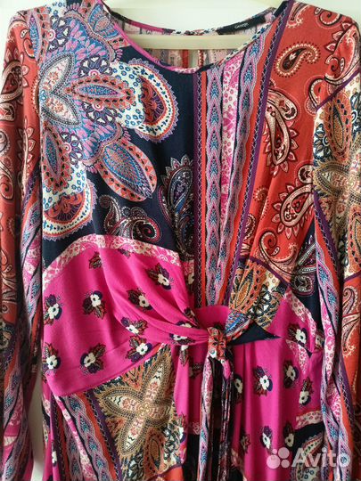 Яркое стильное платье