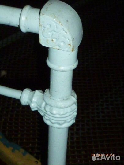 Антикварная кровать