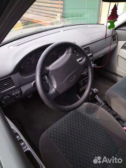 LADA Priora 1.6 МТ, 2010, 200 000 км