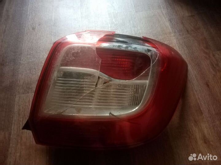 Задняя правая фара рено сандеро