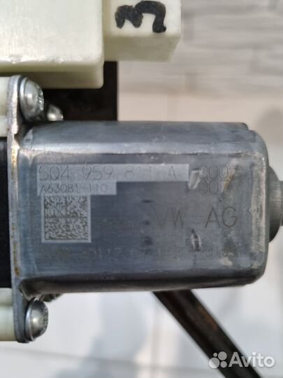 Моторчик стеклоподъемника задний левый VW golf 7