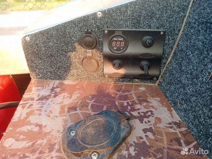 Моторная лодка Windbot 38м, Suzuki DF15A и прицеп