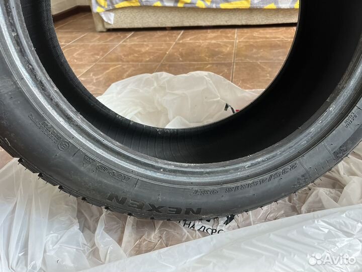 Резина липучка 235/45/18 nexen win guard ice plus