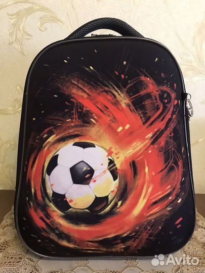 Ранец школьный для мальчика в отличном состояние