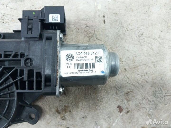 Мотор стеклоподъемника задний правый Volkswagen