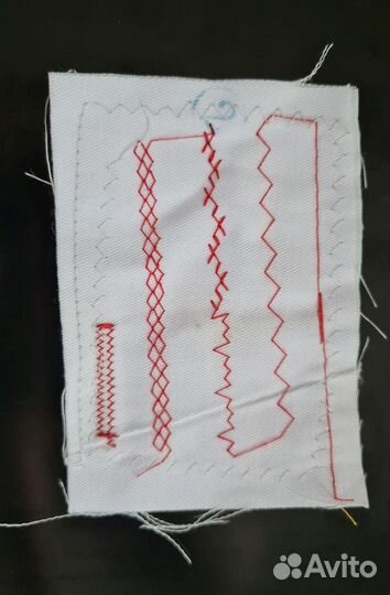 Швейная машинка новая с оверлочной строчкой