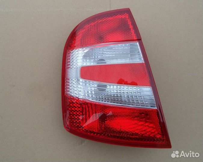Фонарь правый задний правый Skoda Fabia 6Y