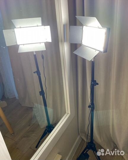 Видеосвет на штативе мощная