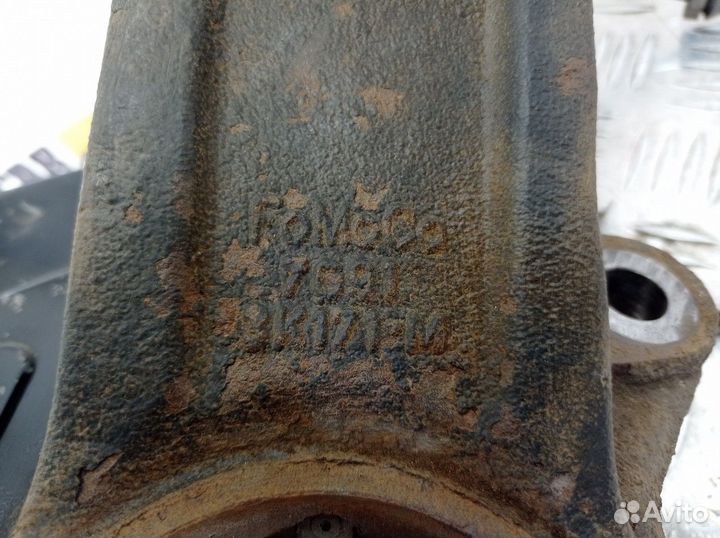 Кулак поворотный передний левый L Volvo XC60