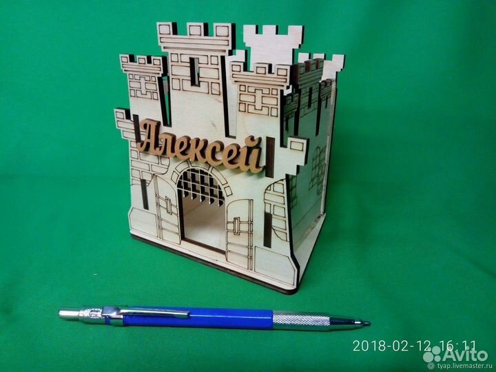 Карандашница замок