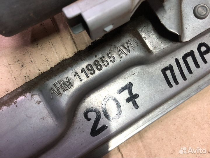 Стеклоподъемник передней правой двери Peugeot 207