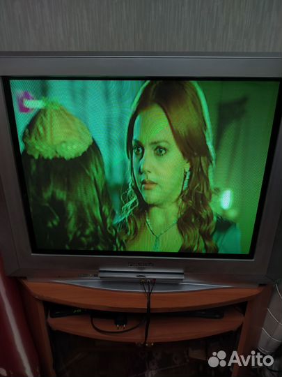 Телевизор Panasonic 70 см. В комплекте приставка