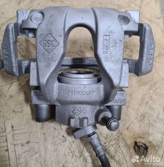 Суппорт передний Renault sandero stepway 2