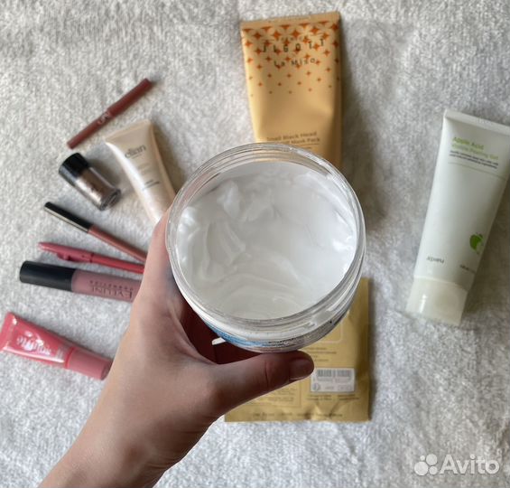 Набор декоративной и уходовой косметики