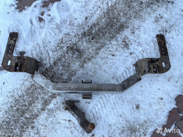 Фаркоп на toyota Land cruiser 200