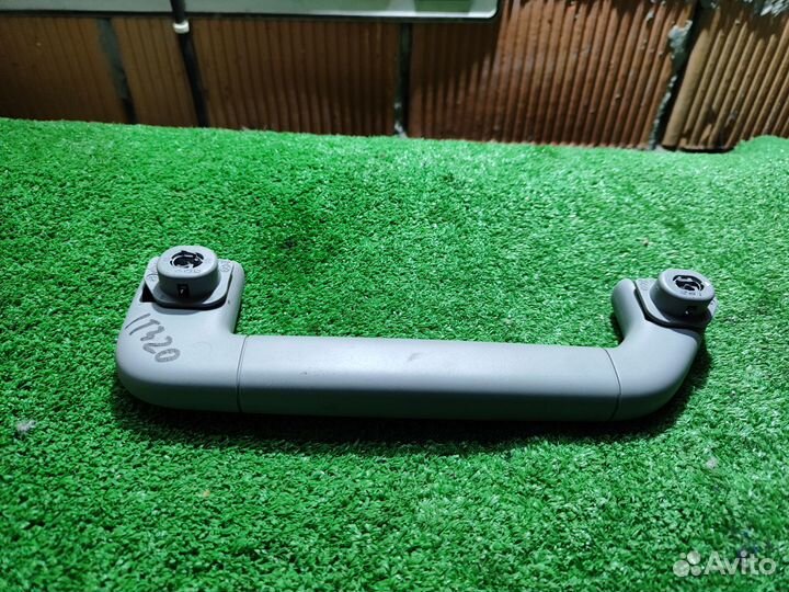 Ручка потолочная передняя правая Volkswagen Touare