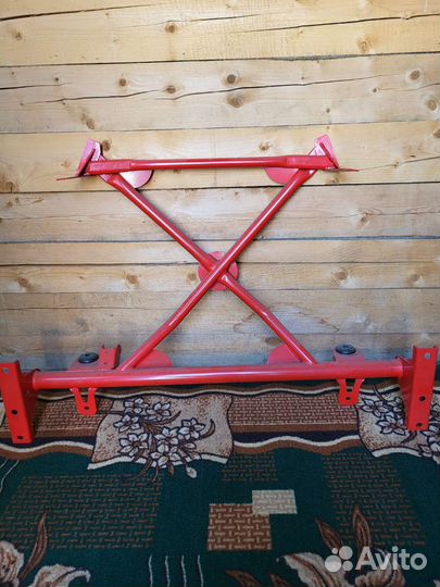 Подрамник и треугольные рычаги