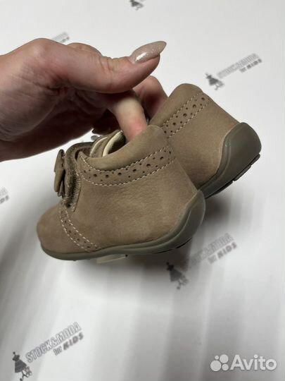 Новые осенние ботинки для девочки Chicco 20