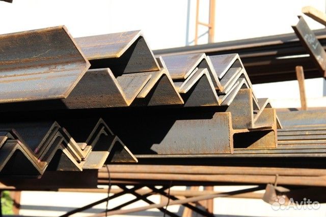 Уголок металлический 45 / 4