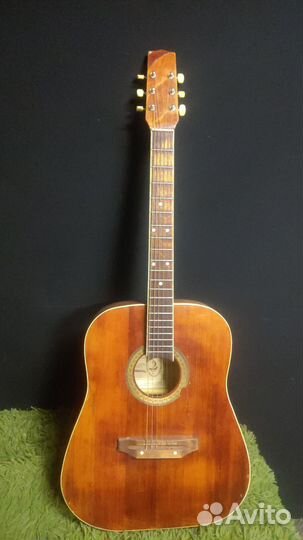 Акустическая гитара дредноут